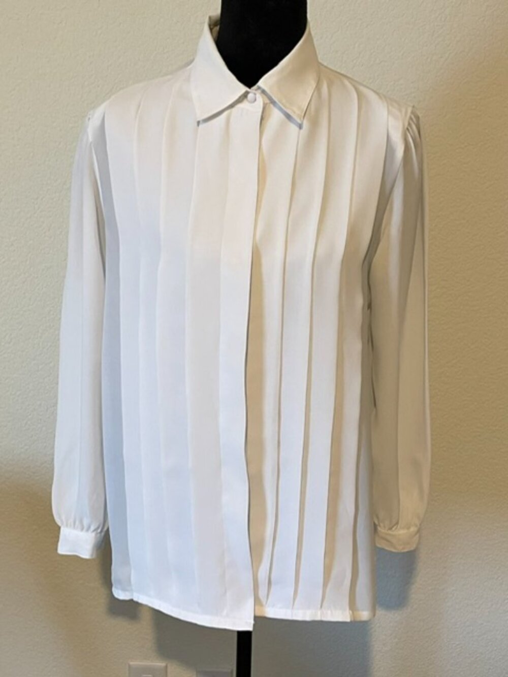 Women's No Label White Pleated Blouse Sheer - Vintage